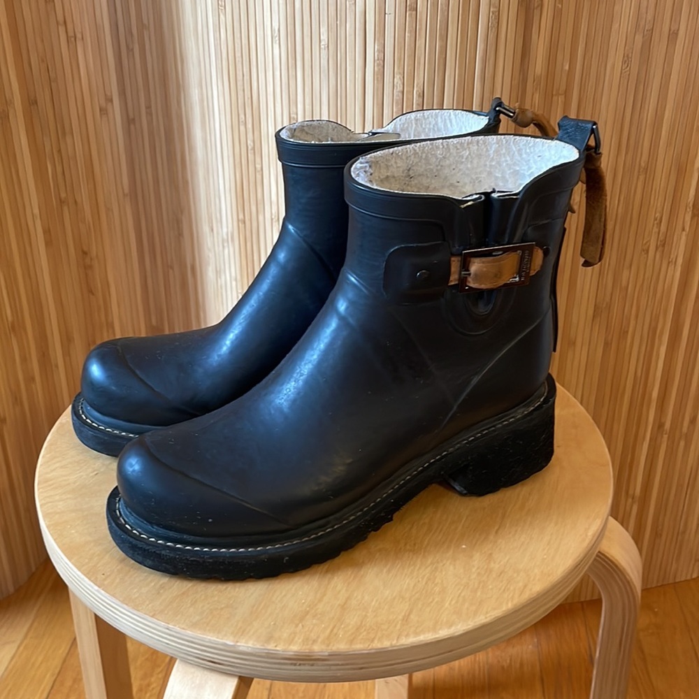Isle Jacobsen Black Rain Boots (Women, Size 37)